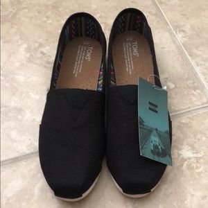 Black canvas toms